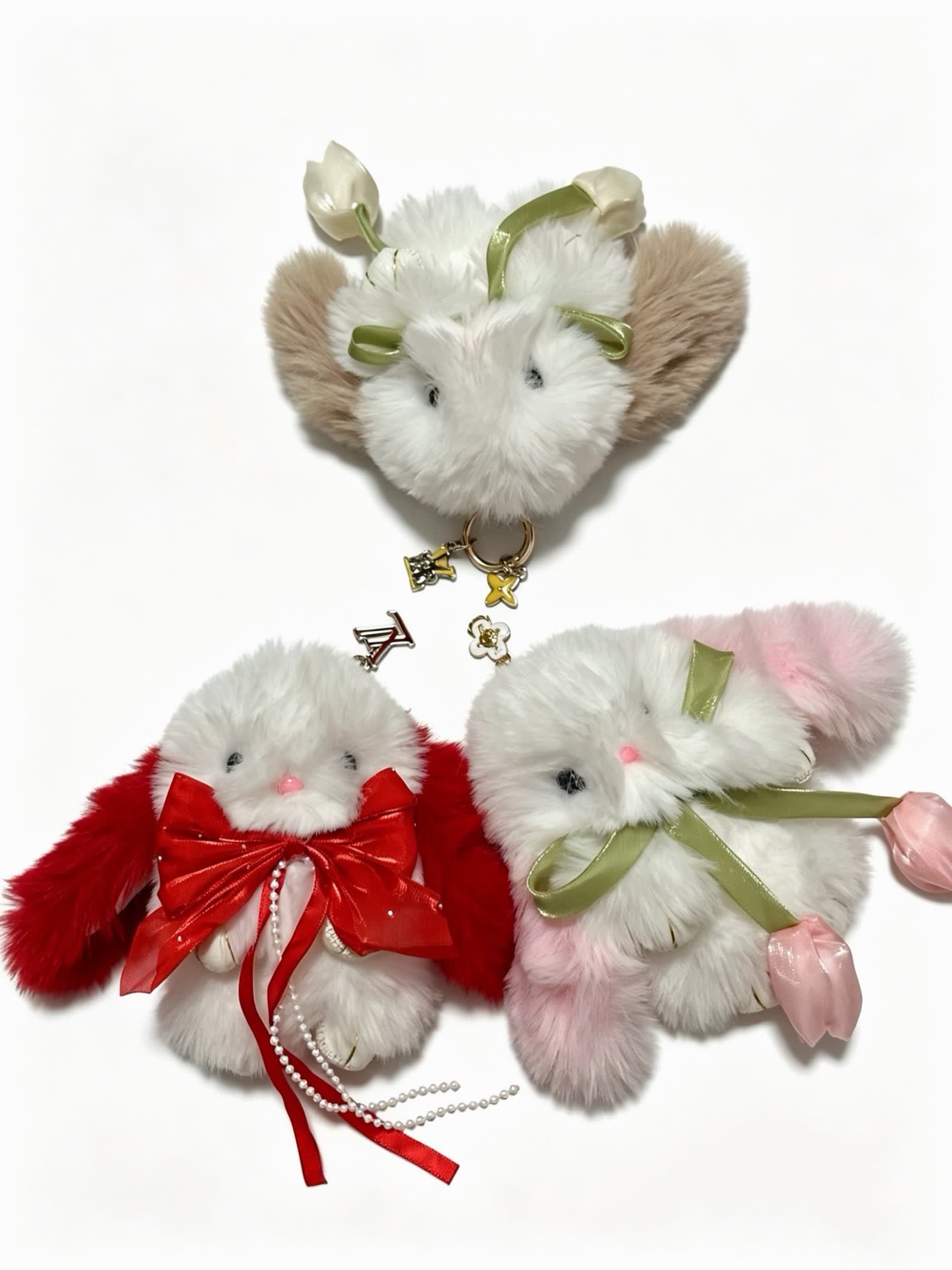 Louis Vuitton Luxury White Rabbit Keychain with Pearls and Ribbons Louis Vuitton Luxury White Rabbit Keychain with Pearls and Ribbons